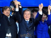 [포토] 성남유세, 만세하는 문재인