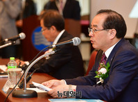 [포토] 인사말하는 하윤수 한국교총 회장