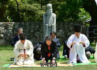 [포토] 수로왕릉 참배하는 홍준표