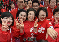 [포토] 자유한국당으로 돌아온 이은재 의원