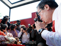 [포토] 전주서 씨암탉 뜯는 전북사위 홍준표