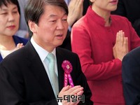 [포토] 부처님오신날, 합장하는 안철수