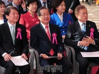 [포토] 부처님오신날, 나란히앉은 안철수-홍준표-문재인