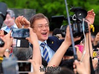 [포토] 고양시 유세장 입장하는 문재인