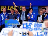 [포토] 고양유세, 만세하는 문재인