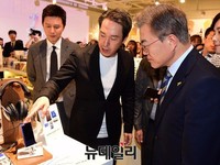 [포토] SM아티움 방문한 문재인 후보