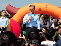 [포토] 어린이날행사서 인사말하는 문재인