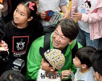 [포토] 부산 어린이날 큰잔치 참석한 국민의당 안철수 후보