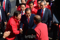 [포토] 강릉 주문진시장 찾은 홍준표