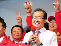 [포토] 청량리유세, 미소 짓는 홍준표