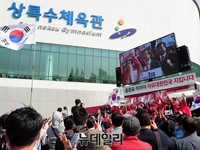 [포토] 안산 상록수서 유세하는 홍준표