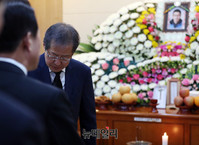 [포토] 거제 삼성중공업 크레인사고 빈소 조문한 홍준표