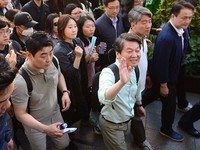 [포토] 강남역 도착한 안철수 후보