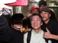 [포토] 여의도서 청년창업가 만난 안철수