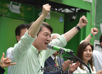[포토] 막바지 유세 펼치는 국민의당 안철수