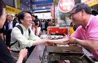 [포토] 대전 중앙시장 찾은 안철수