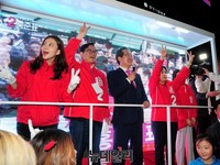 [포토] 강남역서 지지호소하는 홍준표