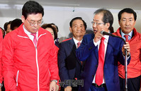 [포토] 입장발표 준비하는 홍준표 후보