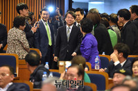 [포토] 선대위 개표상황실 찾은 안철수