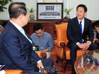 [포토] 박주선 부의장과 대화하는 임종석 비서실장