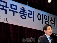 [포토] 이임식 참석한 황교안 총리