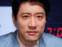 [포토] 눈빛 연기 보여주는 김명민