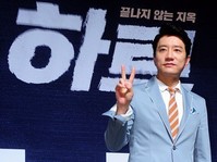 [포토] 브이하는 배우 김명민