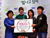[포토] LG유니참, 한국여성복지연합회에 생리대 10만피스 기부