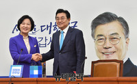 [포토] 추미애 대표 찾은 전병헌 정무수석
