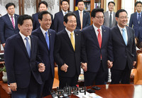 [포토] 한자리에 모인 여야4당 원내대표와 정세균 의장