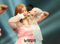 [포토] 트와이스 다현, 애교넘치는 'TT' 안무