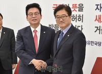 [포토] 자유한국당 찾은 우원식 더불어민주당 신임 원내대표