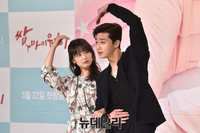 [포토] 하트케미 자랑하는 쌈마이웨이 김지원-박서준