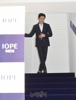 [포토] 계단 내려오는 조정석