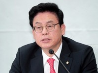 [포토] 발언하는 정우택 대표 권한대행