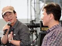 [포토] 故노무현 추도식, 발언하는 유시민