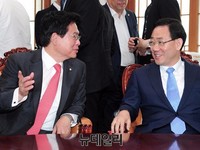 [포토] 대화하는 정우택-주호영