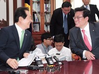 [포토] 대화 나누는 정세균-정우택