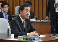 [포토] 의원들의 질문에 답하는 이낙연 국무총리 후보자