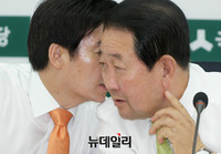 [포토] 귓속말 나누는 박주선 비대위원장과 이용호 정책위의장