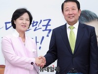 [포토] 악수나누는 추미애-박주선