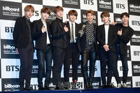 [포토] 빌보드뮤직어워드 트로피 든 방탄소년단