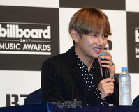 [포토] 수상소감 밝히는 방탄소년단 뷔