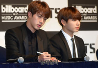 [포토] 메모하는 방탄소년단 진