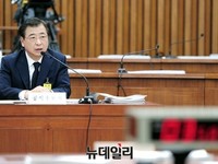 [포토] 질문에 답하는 서훈 국정원장 후보자