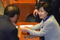 [포토] 대화 나누는 추미애-김태년