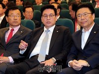 [포토] 대화하는 정우택-이현재-박맹우