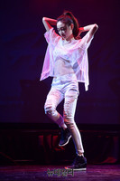 [포토] 데뷔 쇼케이스서 댄스 선보이는 박하이