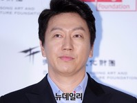 [포토] 배우 김수로, 경직된 포즈