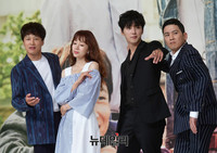 [포토] '최고의 한방' 배우들, 90년대 스타처럼